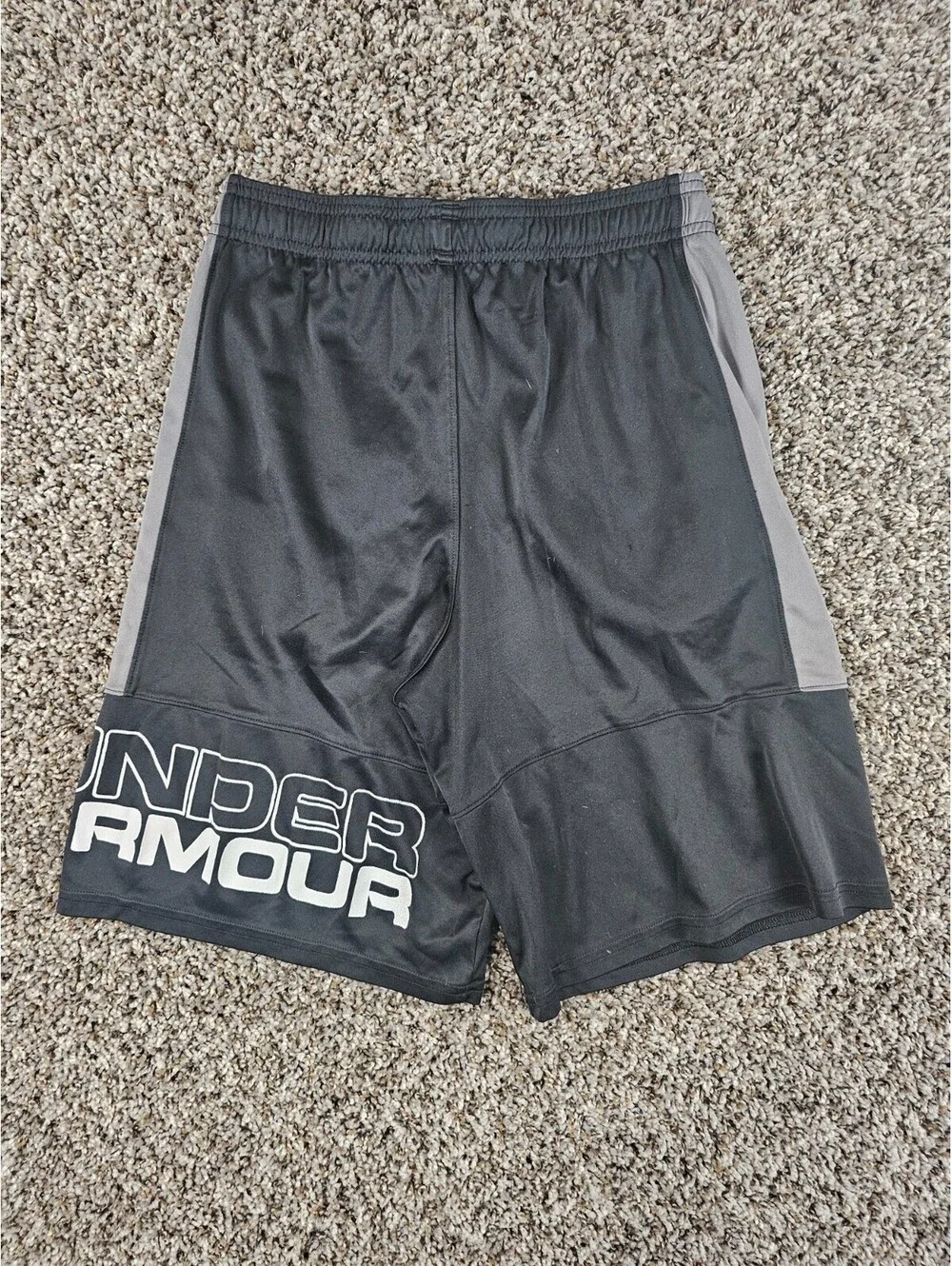 Under Armour Boys Sz L Loose Fit Athletic Basketball Shorts Black Gray